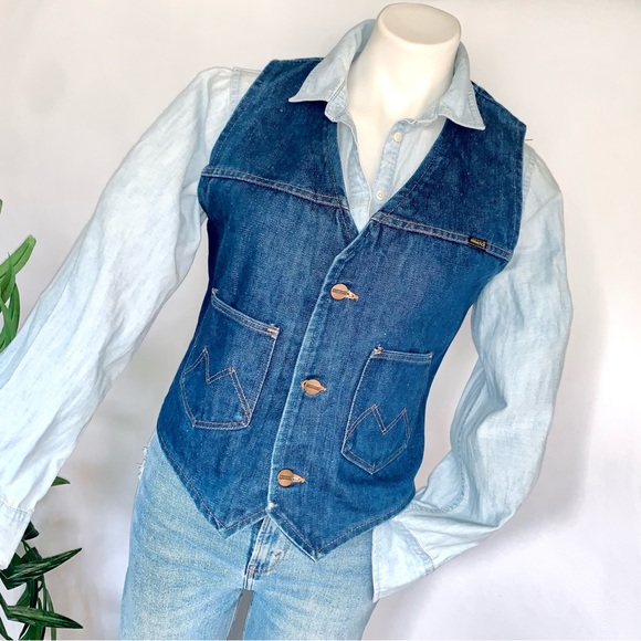 v i n t a g e :: Maverick Classic Western Buttoned Denim Vest - Picture 11 of 13
